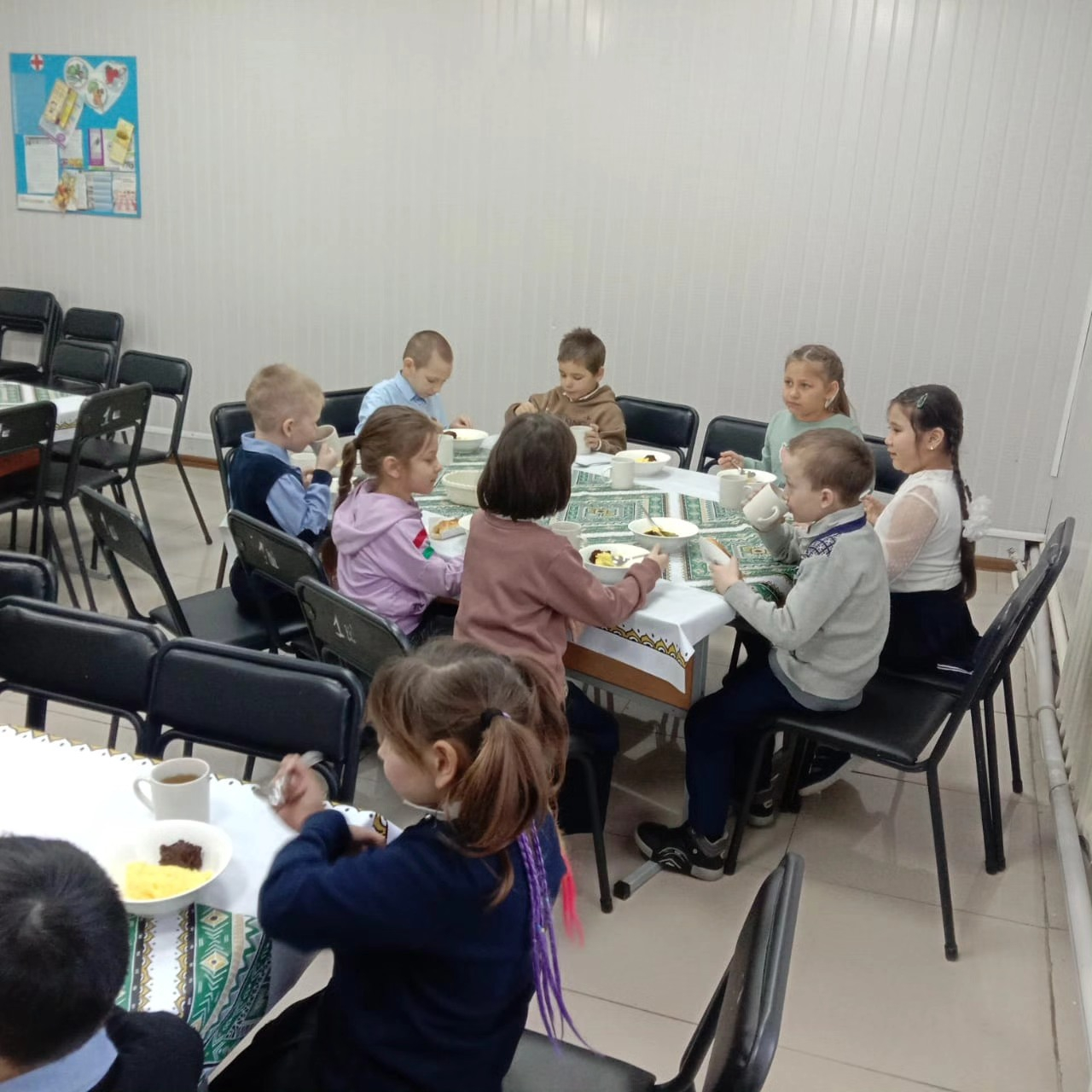 В школе им. Ш.Уалиханова осуществляет горячее и буфетное питание