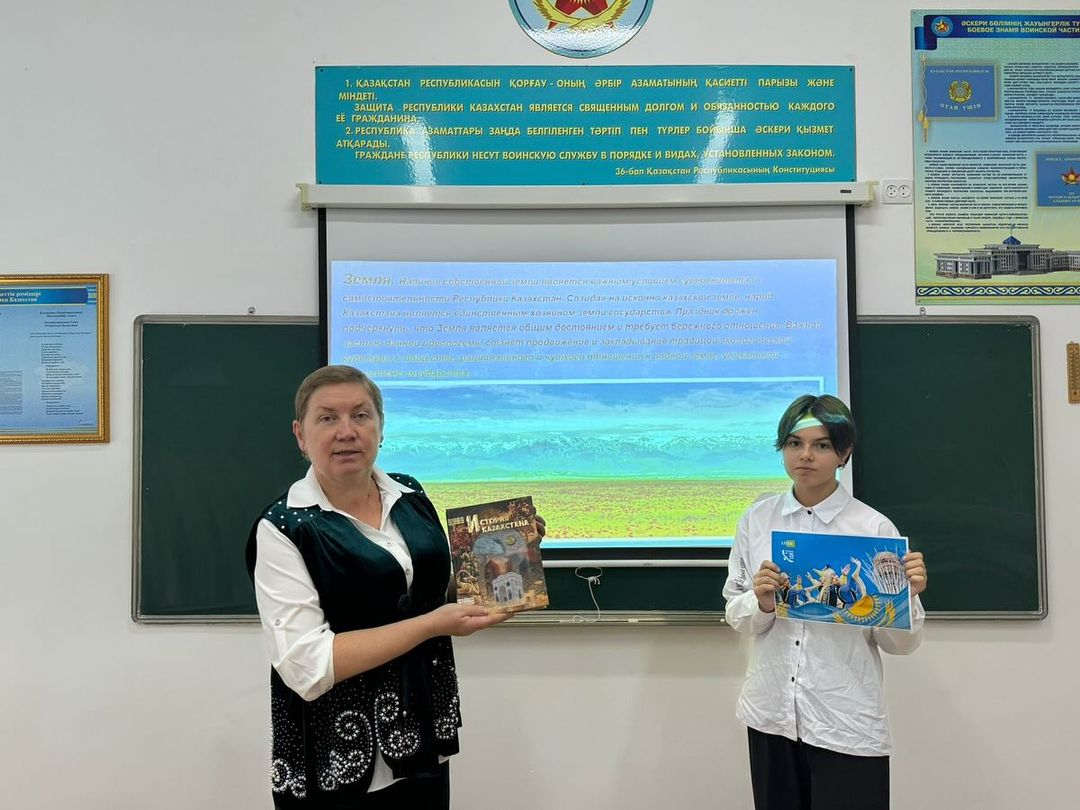 21 октября 2024 года в 9А классе прошел классный час по теме “День Республики Казахстан”.