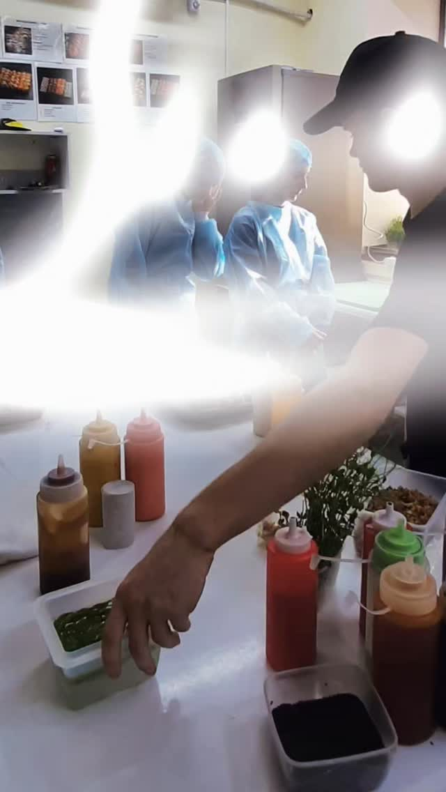 6, 8 октября 2025г. ученицы 10-х классов КГУ «Опорная школа (ресурсный центр) имени Нуркена Абдирова», побывали в самом сердце гастрономического волшебства — на производстве суши!