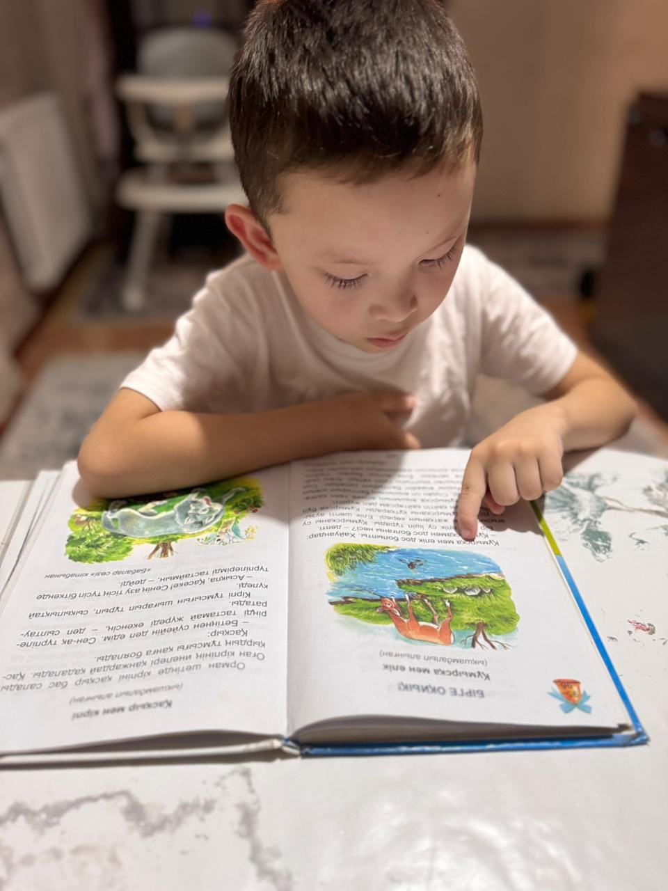 ????✨ *Кітап – білім бұлағы!*   Күзгі демалыс барысында мектебімізде «*Кітап оқимыз*» атты танымдық іс-шара өткізілді.   Оқушылар сүйікті кітаптарымен бөлісіп, әдеби шығармалардан үзінділер оқыды. Іс-шара оқушылардың кітап оқуға деген қызығушылығын арттыр