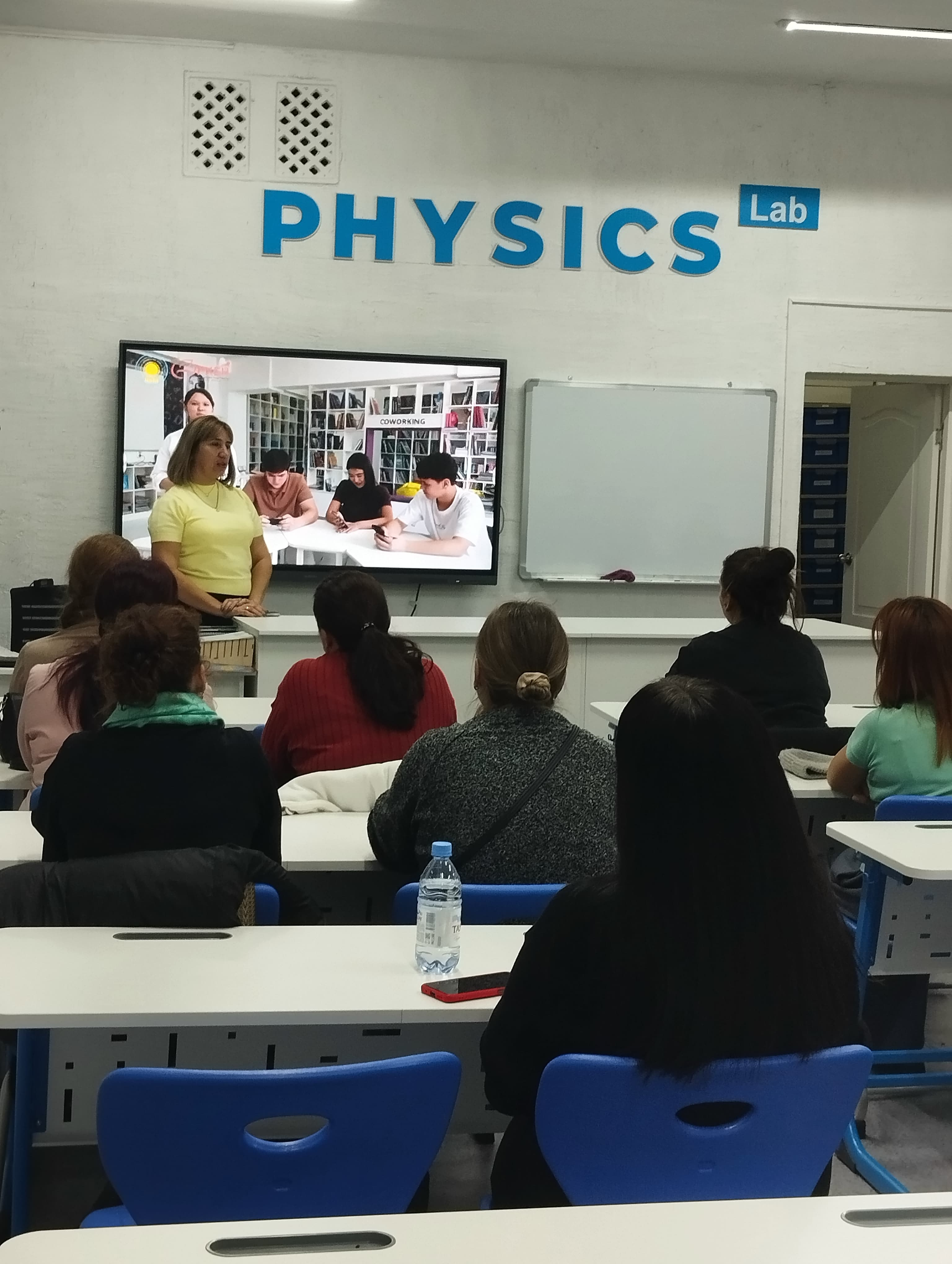 20 қарашада Шоқан Уәлихановтың мектеп-гимназиясында жалпы мектептік жиналыс өтті, онда тақырыптардың бірі: 