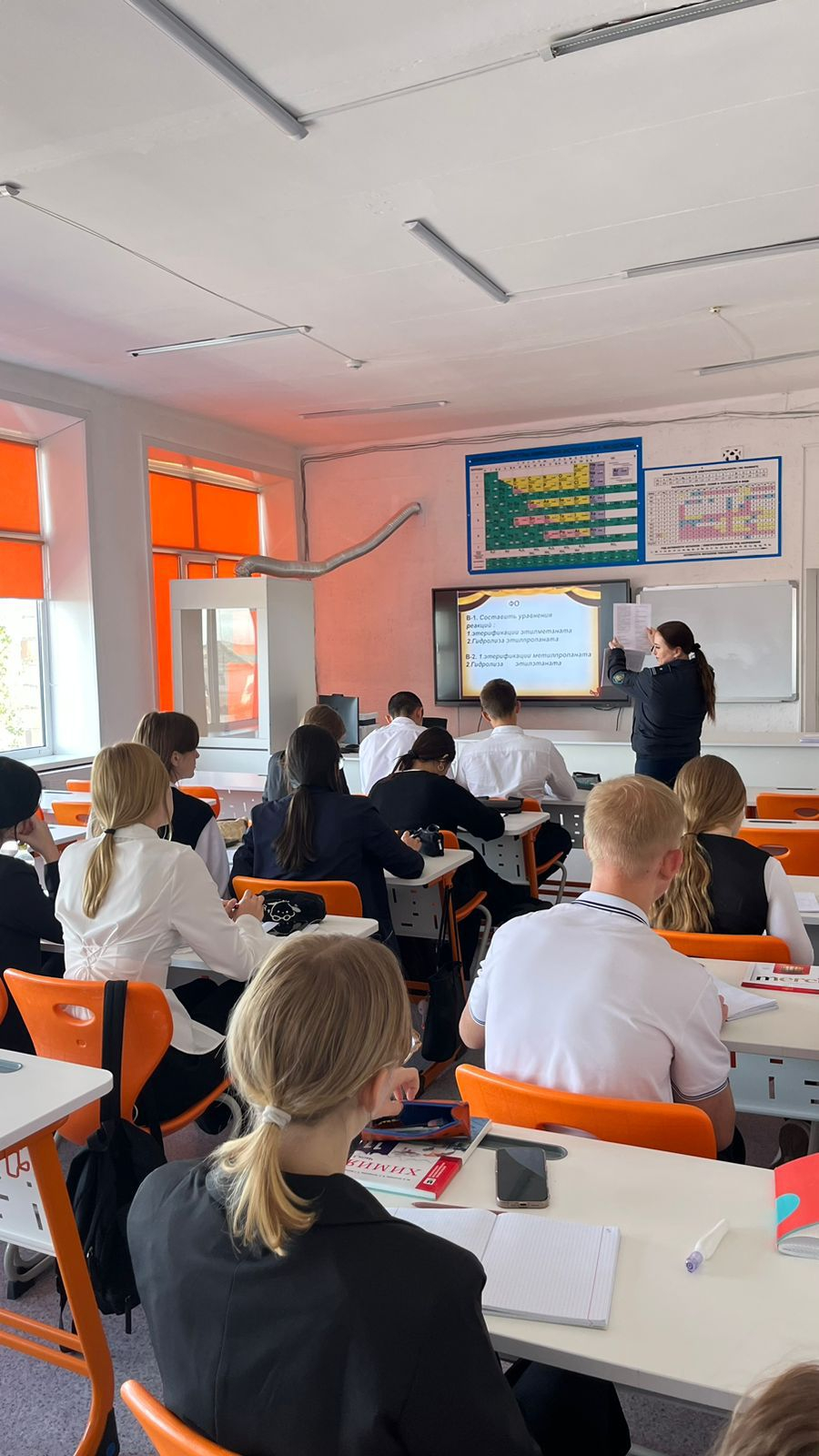 Ш. Уәлиханов атындағы мектеп гимназиясында Шахтинск қаласының ПБ кәмелетке толмағандар ісі жөніндегі учаскелік полиция инспекторлары оқушыларға арналған қауіпсіздік сабағы өткізілді.