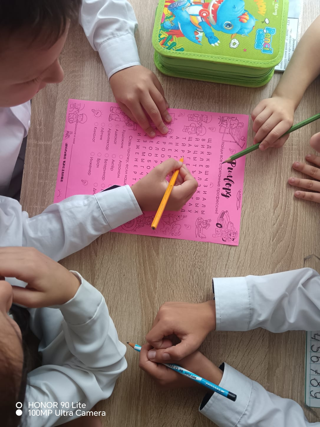 22 сентября в школе прошёл классный час на тему «Человек труда – гордость страны», в ходе которого учащиеся обсудили важность труда и уважительное отношение к людям рабочих профессий.