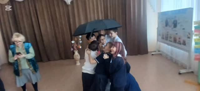 В рамках акции «ДосболLike» между учащимися 6А и 6Б классов прошла весёлая игра, которая объединила ребят в духе дружбы и сотрудничества.