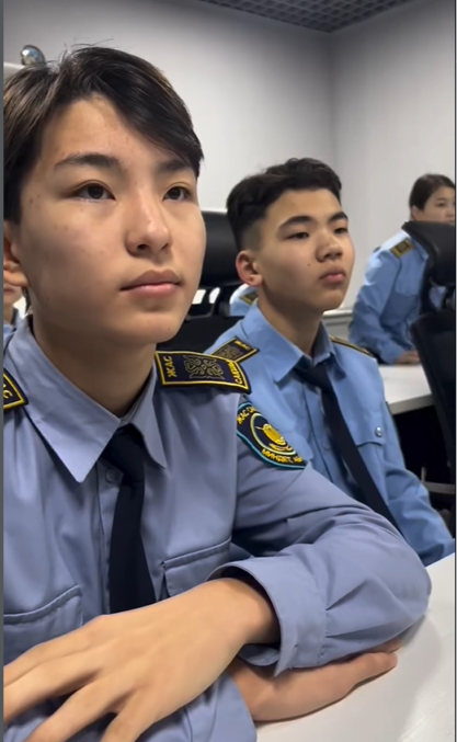 Мағжан Жұмабаев атындағы мектеп-гимназиясының 8-сынып оқушылары – «Жас сақшылар» тобы ІІМ Бәрімбек Бейсенов атындағы Қарағанды академиясына «Заң мен тәртіп» қағидатын насихаттау аясында экскурсияға барды.