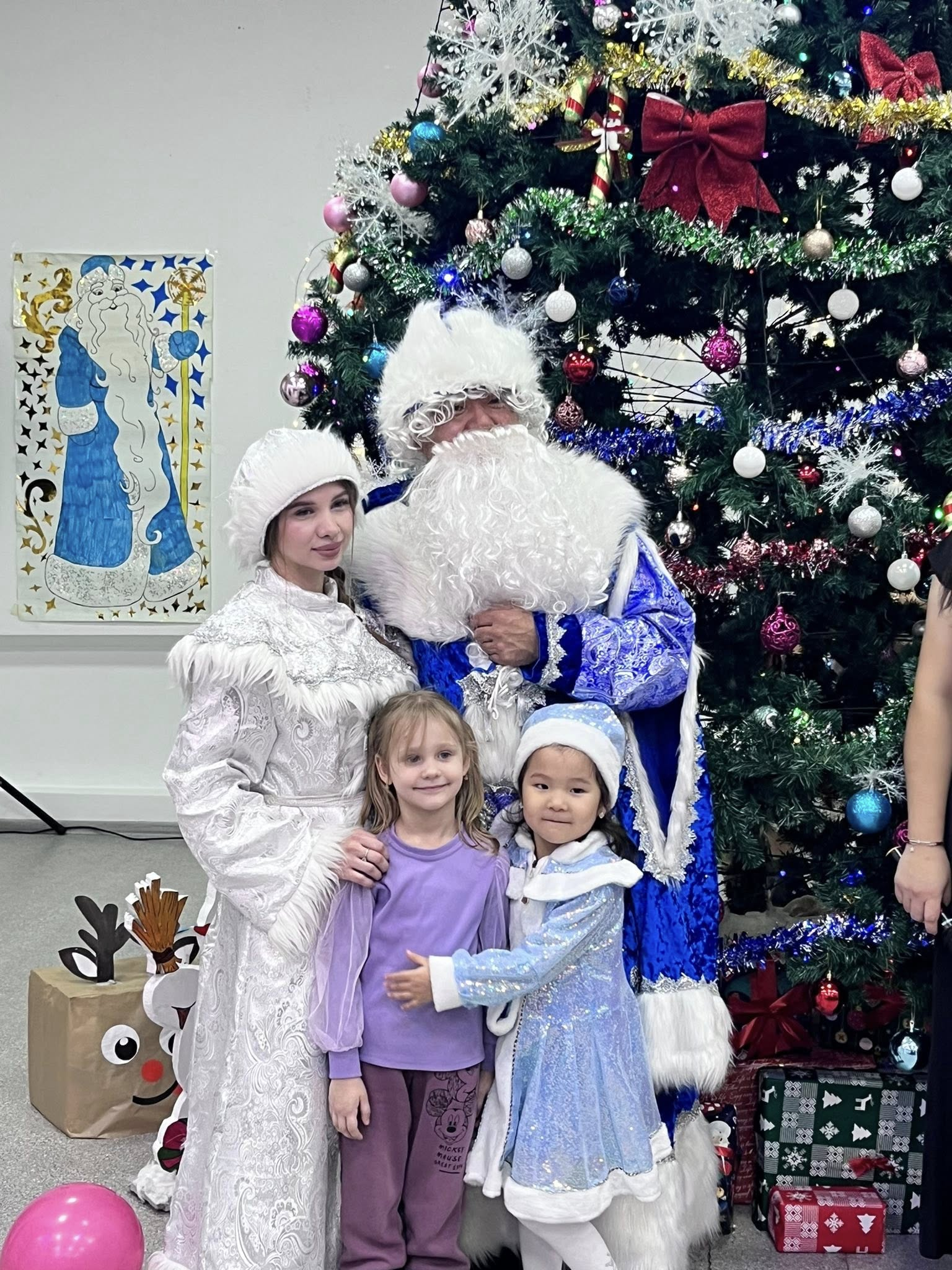 Қош келдің, Жаңа жыл! ☃️ ???? Жаңа жыл – барша адамдардың тағатсыздана күтетін, шаттық пен қуанышқа, сиқыр мен ғажайыпқа толы ерекше мереке. ☃️ Бүгін мектебімізде 1–11 сынып оқушылары арасында «Қош келдің, Жаңа жыл!» тақырыбында мерекелік шырша ұйымдастыр