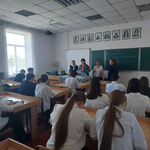Сегодня, 3.06.2024 года, в 10.00 учащиеся 9 класса ОШ имени Ш.Уалиханова сдавали экзамен по математике.