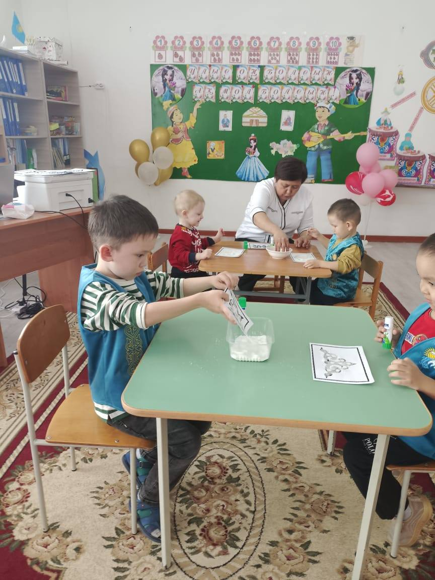 М. Дулатұлы атандағы ЖББМ жанындағы «Айгөлек» шағын орталығында «ЖЕР-біздің үйіміз» жаратылыстану-танымдық функционалдық апталығының бірінші күні «Тосын сыйлар мен жұмбақтар күні» тақырыбшасының ішінен «Жер- ортақ үйіміз»,  «Таңғажайып ағаш» көрме,  «Тұзд