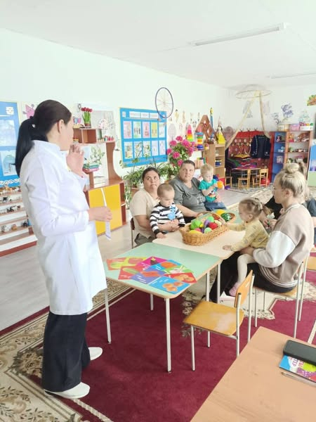 М. Дулатұлы атандағы ЖББМ жанындағы «Айгөлек»  шағын орталығында консультациялық пункт бойынша мектебіміздің медбикесі Г. Н. Мамбетова 