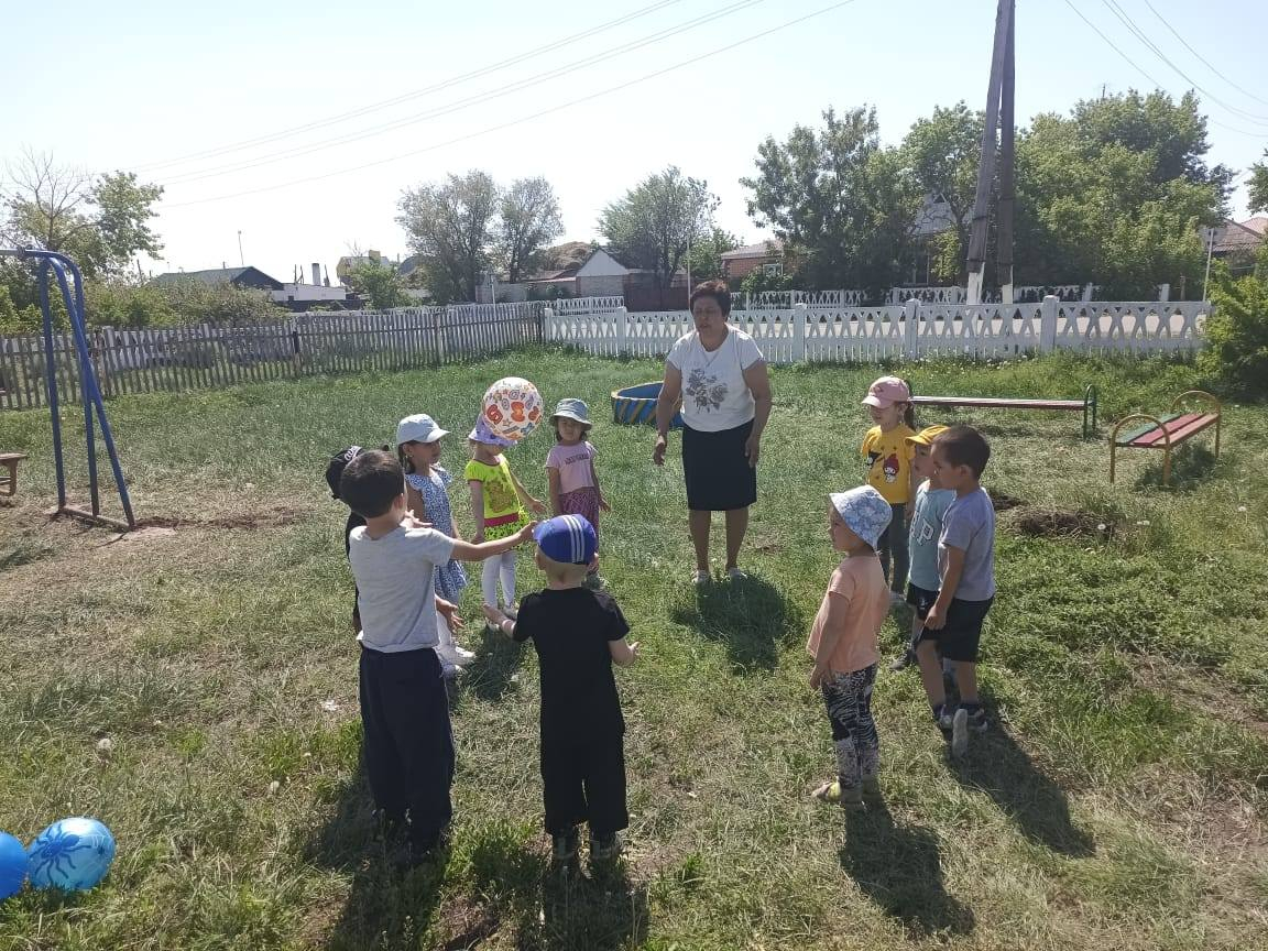 М. Дулатұлы атандағы ЖББМ жанындағы «Айгөлек» шағын орталығында «Туған өлкем!» экологиялық сауатылық апталығы бойынша төртінші күні «Құстарды қарсы алайық»,  «Табиғат біздің қолымызда»,  «Табиғаттағы балалардың мінез-құлық ережелері» атты тақырыптар алыны