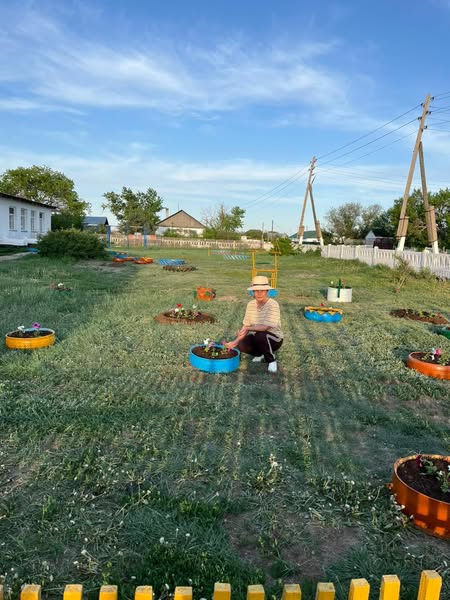 Таза табиғат – жарқын болашақ! Бүгін «Таза Қазақстан» экологиялық акциясы аясында туған өлкемізге көрік беріп, табиғатпен үндес тіршіліктің үлгісін көрсету мақсатында мектеп ауласына гүл егілді.  Бұл жай ғана гүл отырғызу емес – бұл жанға жылу, жүрекке нұ