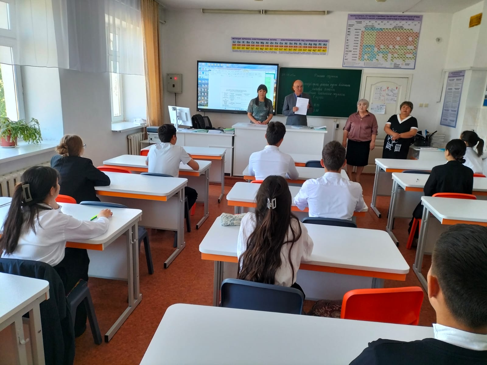  9-сынып білім алушылары математика пәні бойынша мемлекеттік емтиханды бастады.