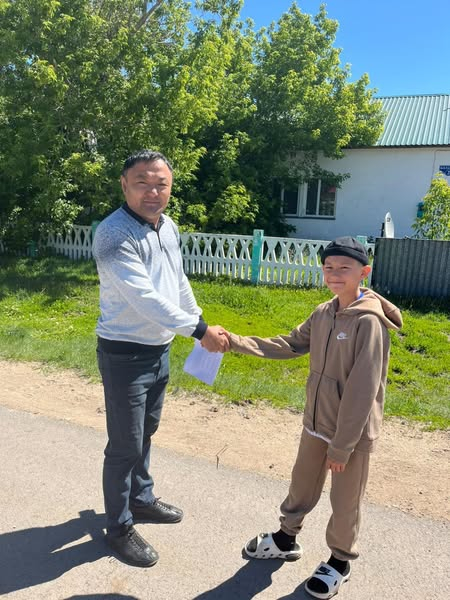 2025 жылғы 27 мамырда Халықаралық балаларды қорғау күніне орай аға тәлімгер Адьят Б.«Балалар құқықтары туралы не білесіз?» атты көшедегі блиц-сауалнама сұрақтарын өткізді. Бала құқықтары мен міндеттері, балалық шақ жайлы түрлі сұрақтарды дайындап ересекте