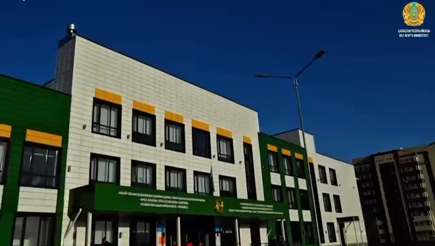 В городе Семей области Абай в рамках проекта «Келешек мектептері» построена школа №51, рассчитанная на 1200 ученических мест