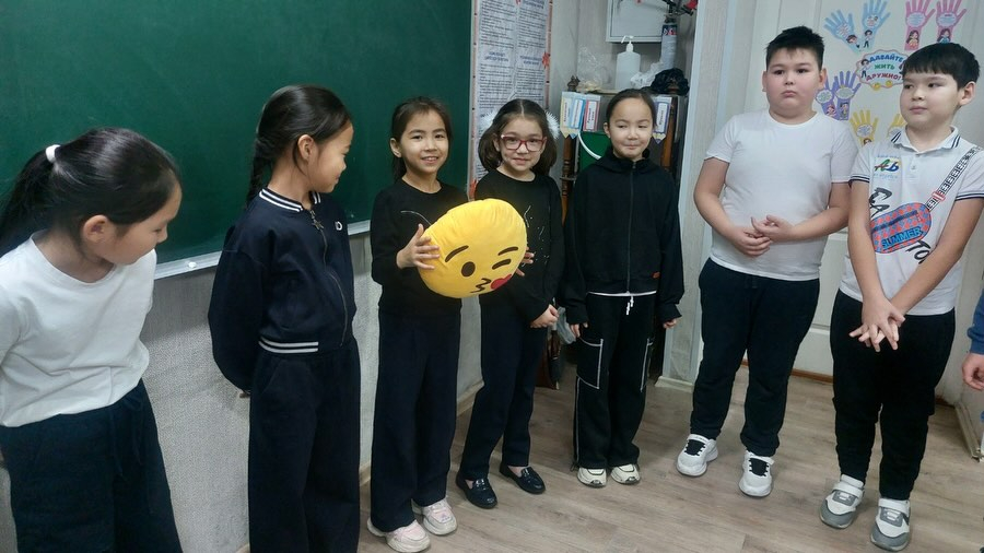 09.12.2025г.  с учащимися 3 «Б»  класса педагог-психолог школы  провела занятие на тему «Я и мои друзья»,