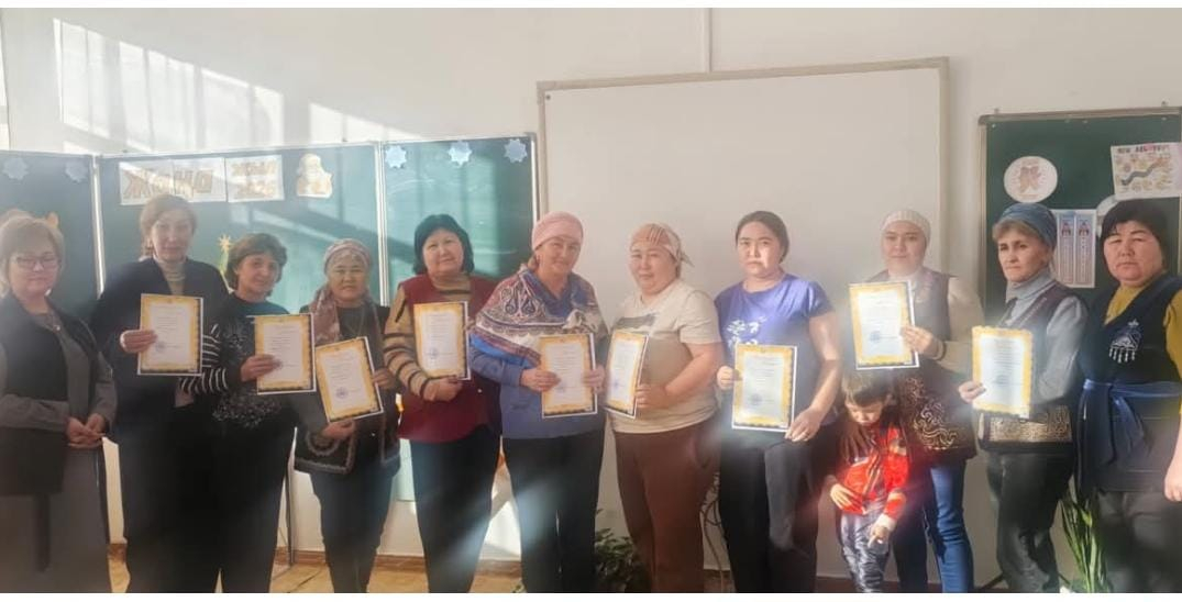 Мектеп қызметкерлеріне мадақтама берілді!