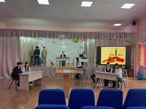 Біртұтас тәрбие бағдарламасы аясында «Заң мен тәртіп» бағыты бойынша 9 «А» сынып оқушылары дебат форматында сот отырысын өткізді.